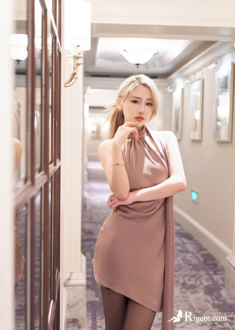 热品来袭!珐琅别针、假花、沙发套逆势而上,也许下半年的亚马逊还有救...