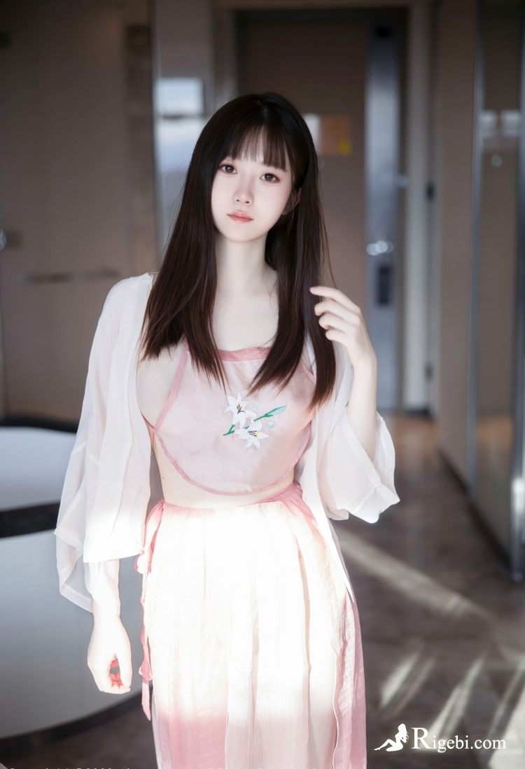 羽绒服价格两极分化：高端涨价VS低价甩卖背后的行业真相